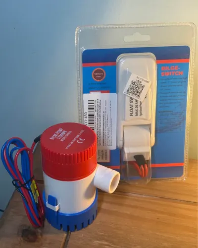 Kit Bomba elétrica 12V, 1100GPH + interruptor