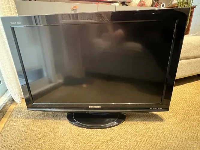 Tv 32 polegadas Panasonic viera sem controle com defeito 