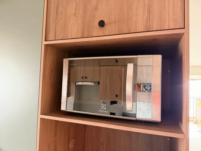 Micro-ondas Eletrolux MEC 41 com capacidade 31L
