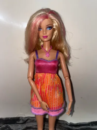 Boneca Barbie fashionistas bichinhos mattel articulada