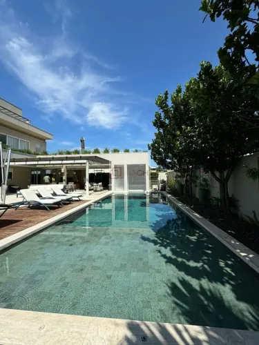 Mansão Exclusiva no Alphaville  Barra da Tijuca | 1.700m² de Terreno
