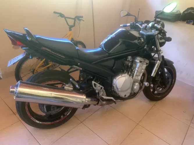 Bandit 650 Injetada Troco por carro Leia