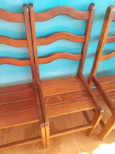 Conjunto de Cadeiras de Madeira