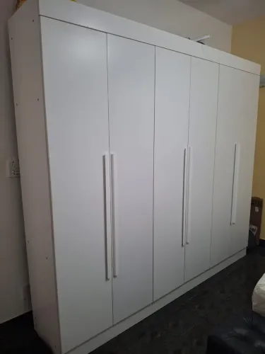Guarda roupa grande 6 portas