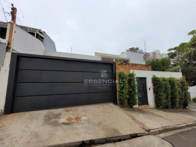 Casa com 3 dormitórios à venda, 290 m² por R$ 1.100.000,00 - Centro - Botucatu/SP