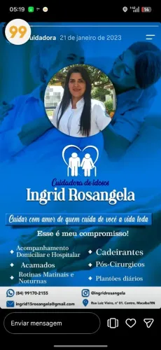 Cuidadora de idoso e a chamados.