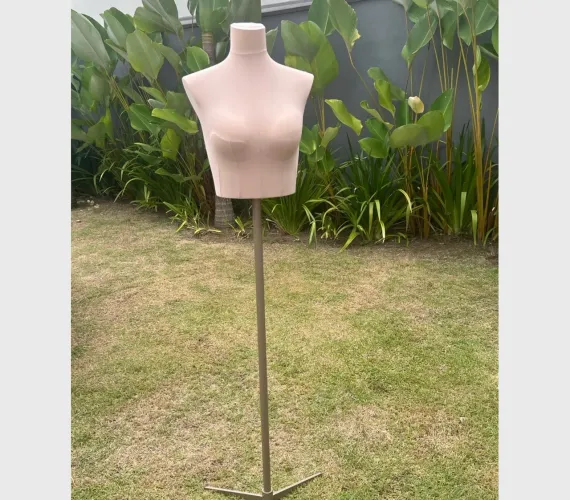 Busto c base manequim