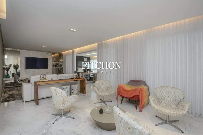 Apartamento mobiliado à venda com 197 m² no bairro Vila da Serra