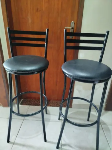 Vendo kit. 2 banquetas seminovas