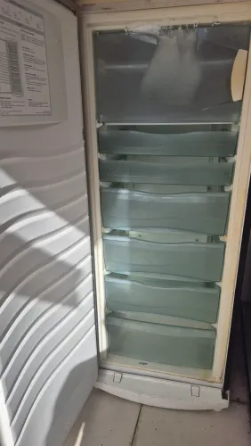 Vendo freezer 240l