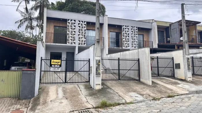 Casa no bairro Itingua com 02 quartos, sendo 01 deles com sacada, cozinha com armários, 01