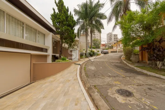 Casa Em Condomínio Chácara das Rosas Santana 4 Suítes.