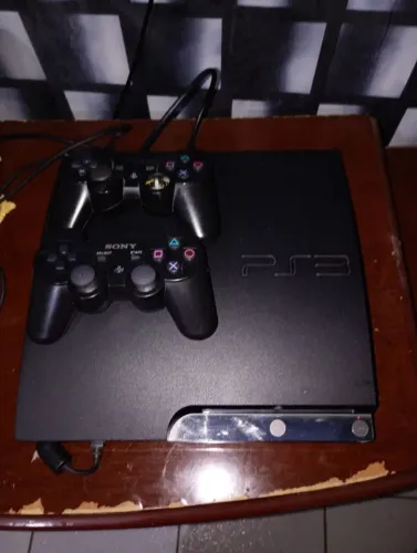 PS3 slim? completo controles + 11 jogos?