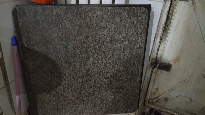 VENDE-SE TAMPAS DE MÁRMORE E GRANITO - 80x80 ?