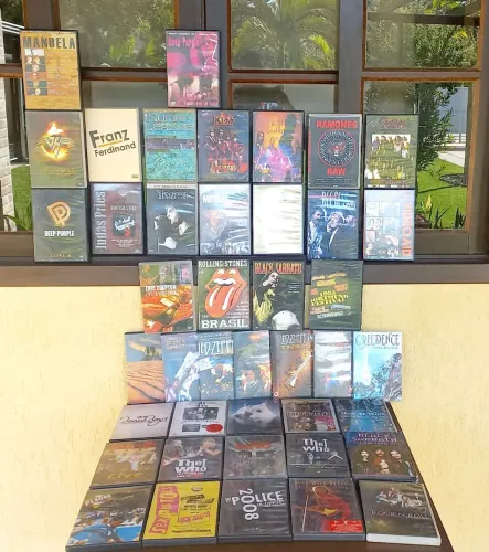 Kit com 54  DVDs .