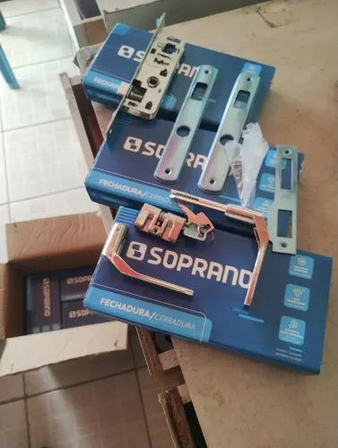 Fechadura para porta de alumínio soprano