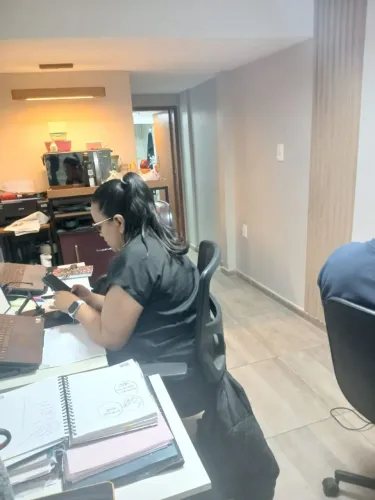 Aluga-se escritório ou Quarto