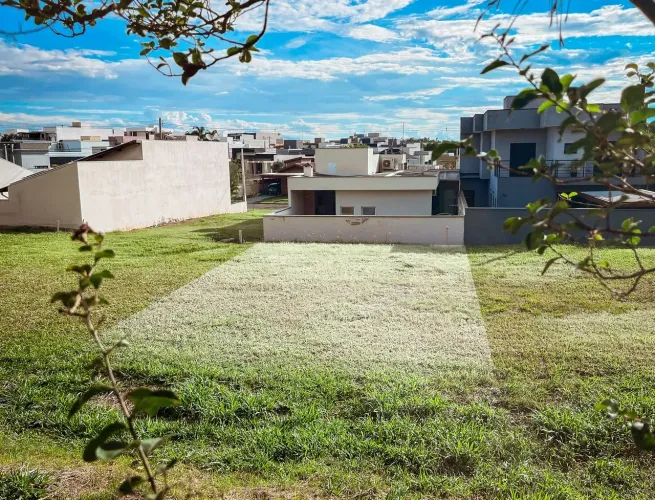 EXCELENTE LOTE A VENDA NO CONDOMÍNIO MONTE VERDE EM MONTE MOR SP