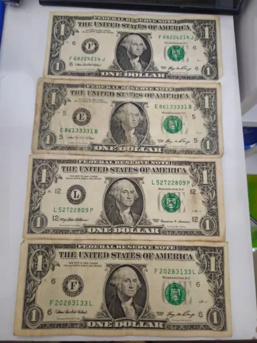 4 Notas Originais de 1 Dólar Americano (US$1) - Coleção | Séries 1999 e 2006