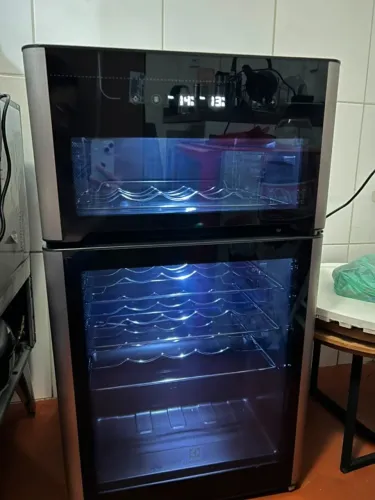Adega Electrolux - 29 garrafas