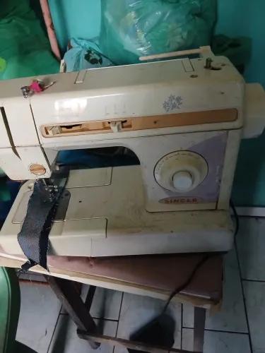 Maquina de costura singer