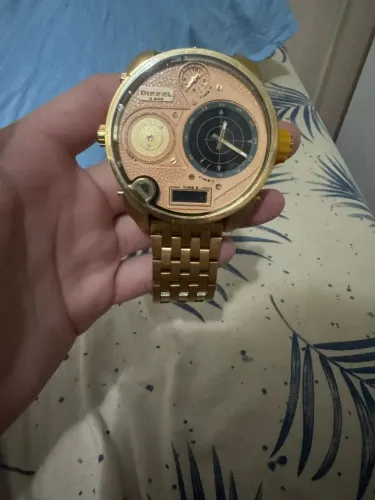 Relógio Diesel dourado