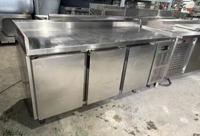 Balcão de encosto refrigerado Macom