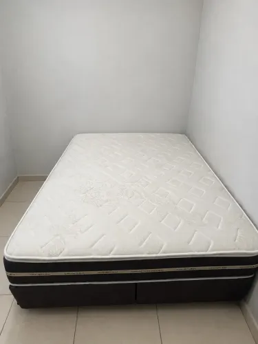 Cama de casal box Queen Size (198x158)