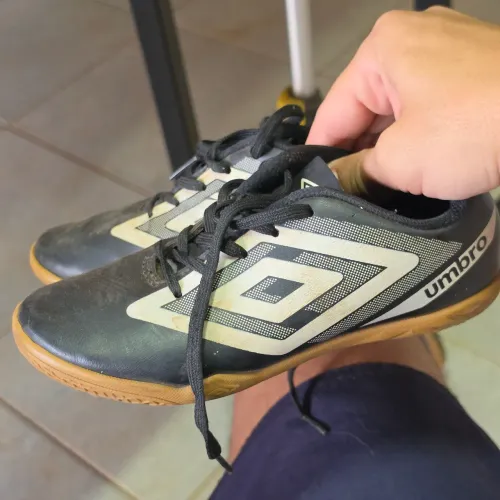 Chuteira futsal Umbro Beat 32