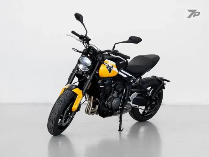 TRIUMPH TRIDENT 660 