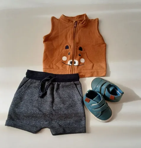Conjunto para bebês( veste do 6 aos 9 meses)