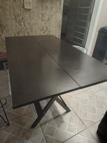 Mesa de madeira dobrável