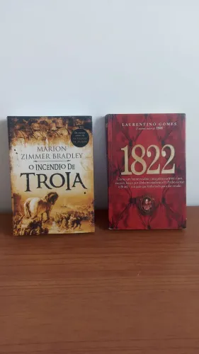 Livros Tróia e 1822