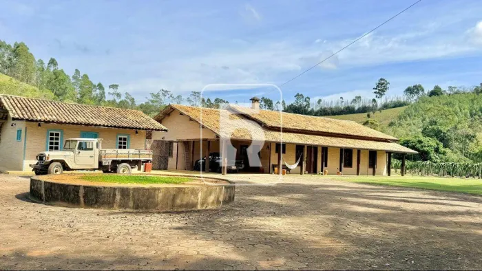 Fazenda à venda, 3 quartos, 1 suíte, Centro - Senhora de Oliveira/MG