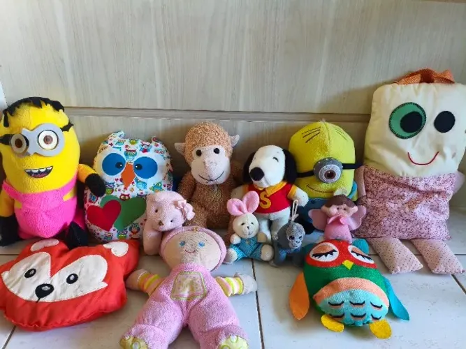 Lote de Pelúcias 13 unidades Snoppy, Minions e variados .