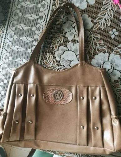 Bolsa sintética com alça cor bege