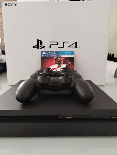 PS4 impecável slim 1 TB 2 controles