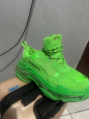 VENDO TÊNIS BALENCIAGA TRIPLE S NEON GREEN