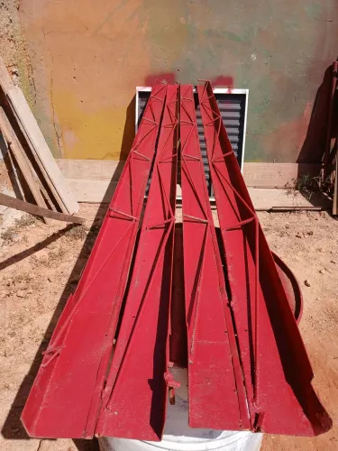 Vendo quatro barras de ferro 3mt cada 150,00