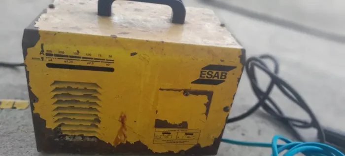 Vendo máquina de solda da esab 110x220 300 reais pix ou dinheiro