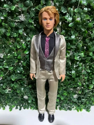 Ken Barbie 2005 traje de gala