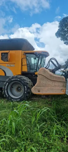 Colheitadeira valtra bc8800 