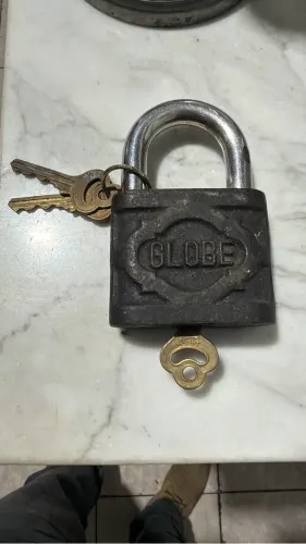 Cadeado Antigo Ferro Globe