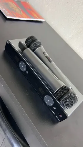 Microfone Sennheiser duplo sem fio XS wireless.