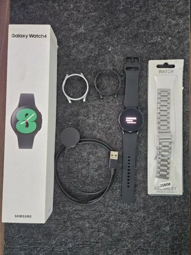 Galaxy Watch 4 Completo na Caixa + Acessórios Extras (Ler Descrição - Defeito na Bateria)