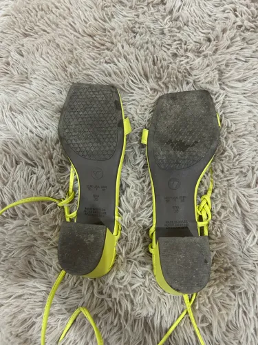 Vendo Sandália da Via Uno 36