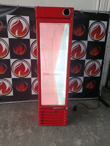 Cervejeira vertical slin expositora 228 litros  220 volts marca GELOPAR