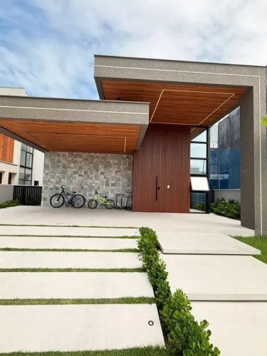 Casa Térrea em Condomínio Fechado no Portal do Sol por apenas R$ 2.390.000,00