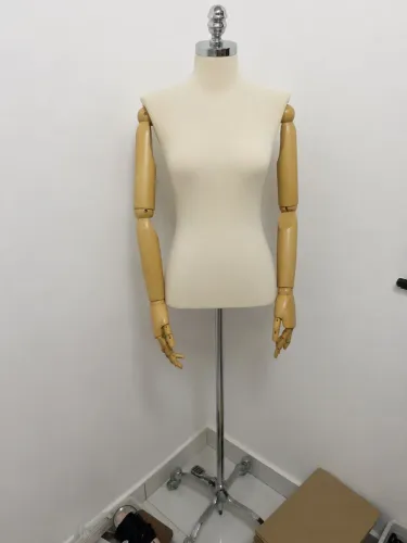 MANEQUIN BUSTO BRAÇOS ARTICULADOS MADEIRA