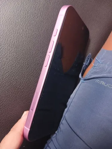 Vende se Iphone 16 normal 95% de bateria semi novo único dono
